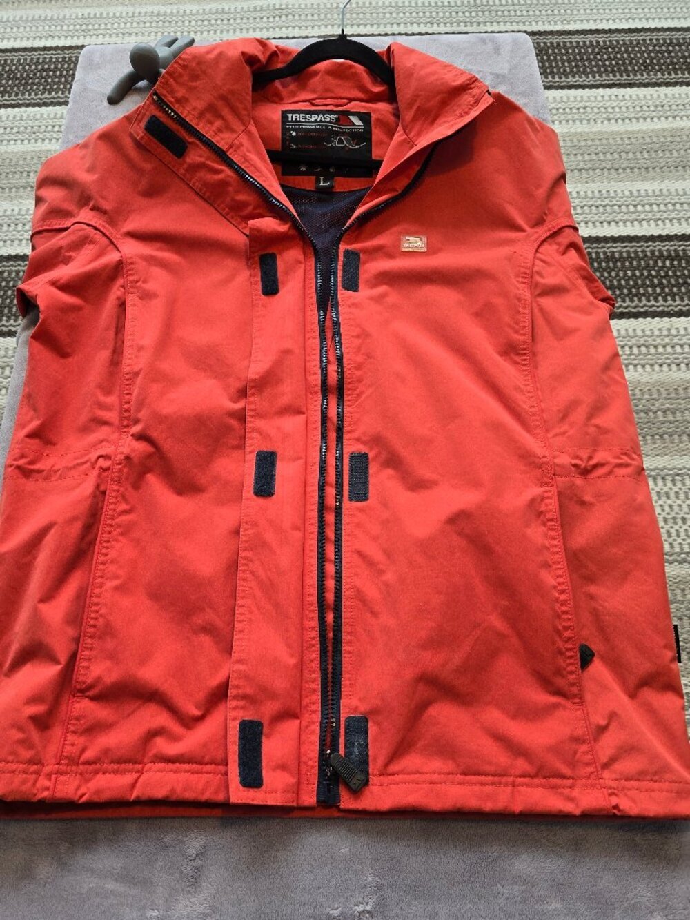 Trespass performance and protection ski/snowboard rain jacket. Outstanding! - Picture 5 of 10